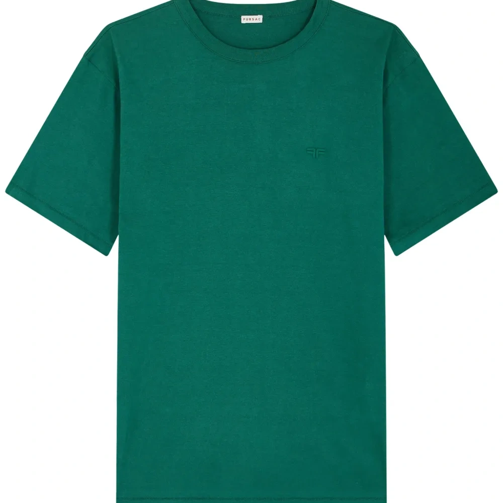 Футболка с вышитым логотипом