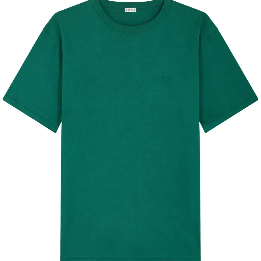 Футболка с вышитым логотипом