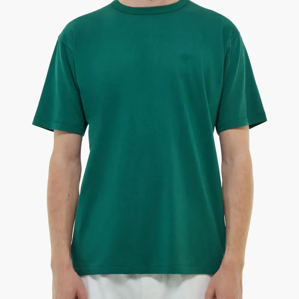 Футболка с вышитым логотипом