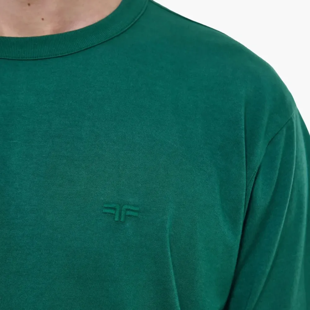 Футболка с вышитым логотипом