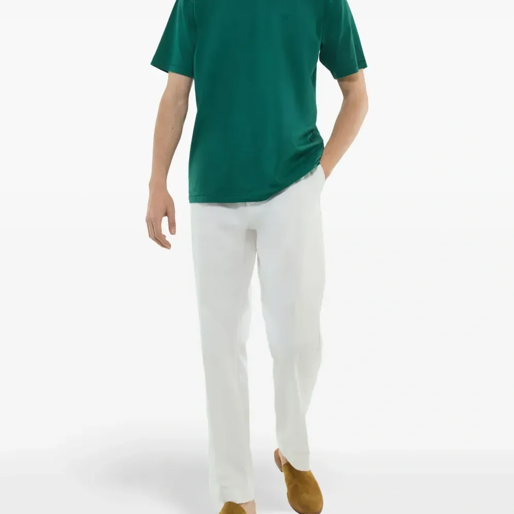 Футболка с вышитым логотипом