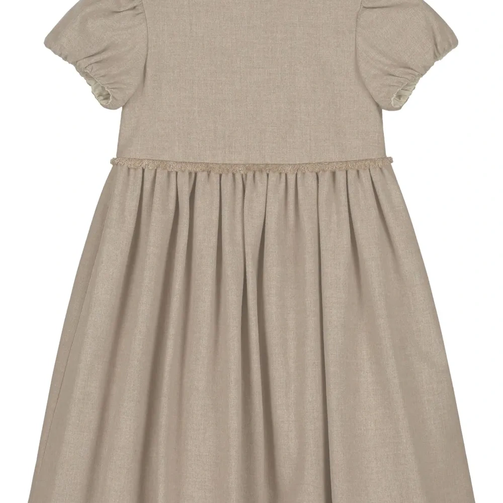 Платье с объемными рукавами