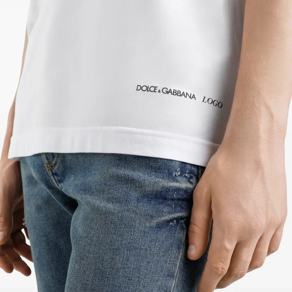 Футболка с логотипом