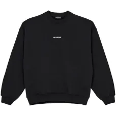 Свитер с вышитым логотипом