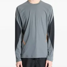 Футболка с логотипом