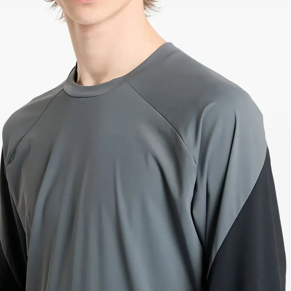 Футболка с логотипом