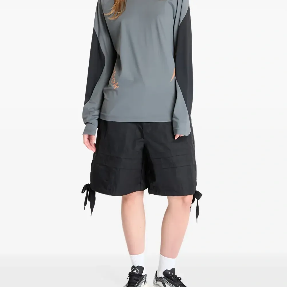 Футболка с логотипом