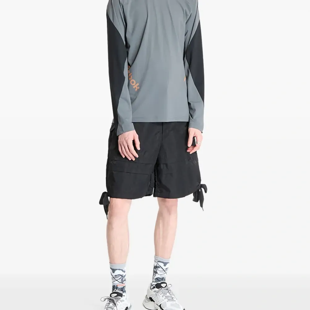 Футболка с логотипом