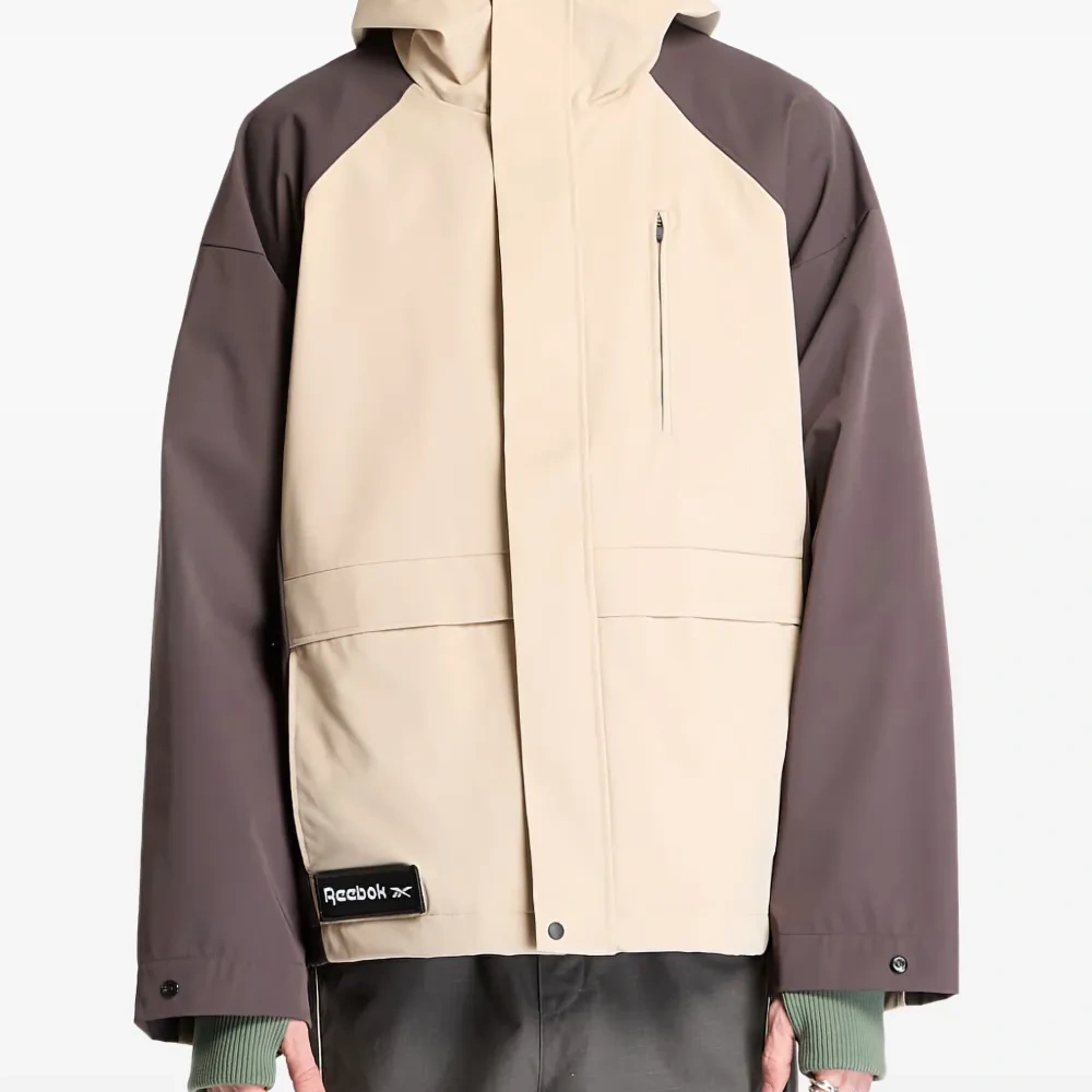 Куртка с накладными карманами