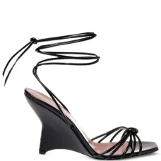 лакированные босоножки