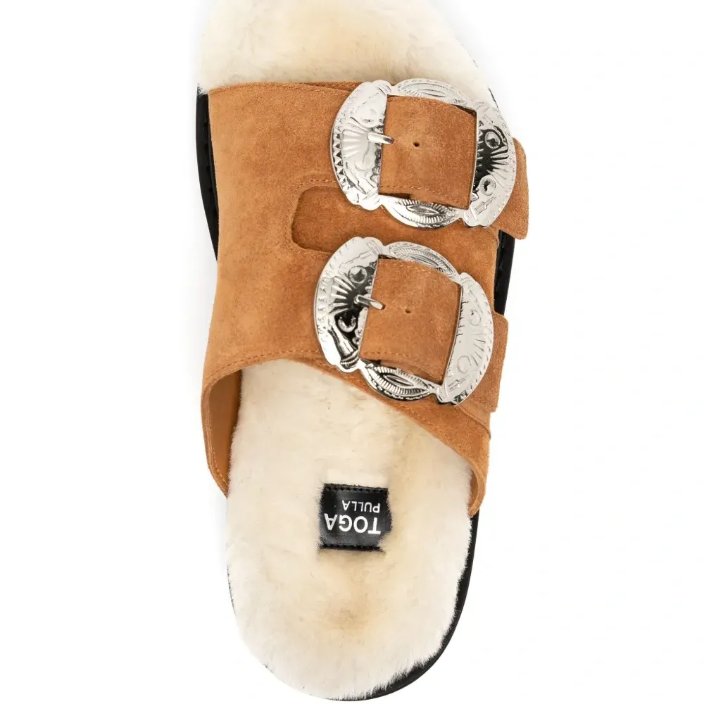 Сандалии с пряжками