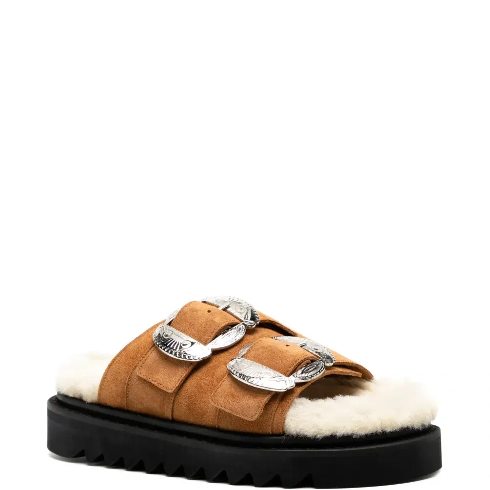 Сандалии с пряжками