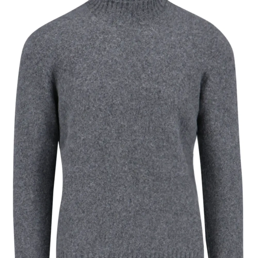 Шерстяной свитер