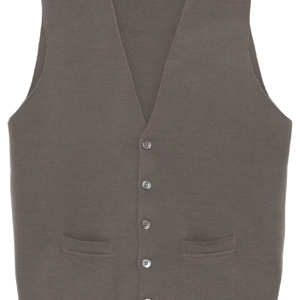 Топ тонкой вязки с V-образным вырезом