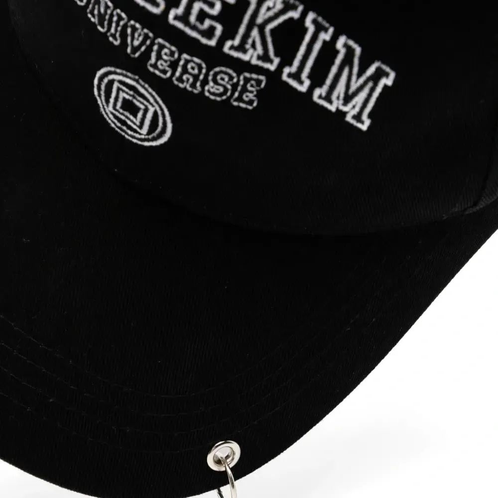 Кепка с искусственным жемчугом