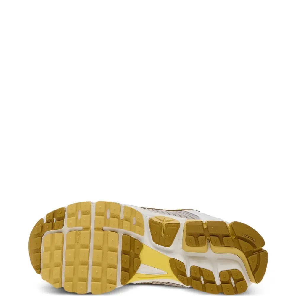 Кроссовки Vomero 5