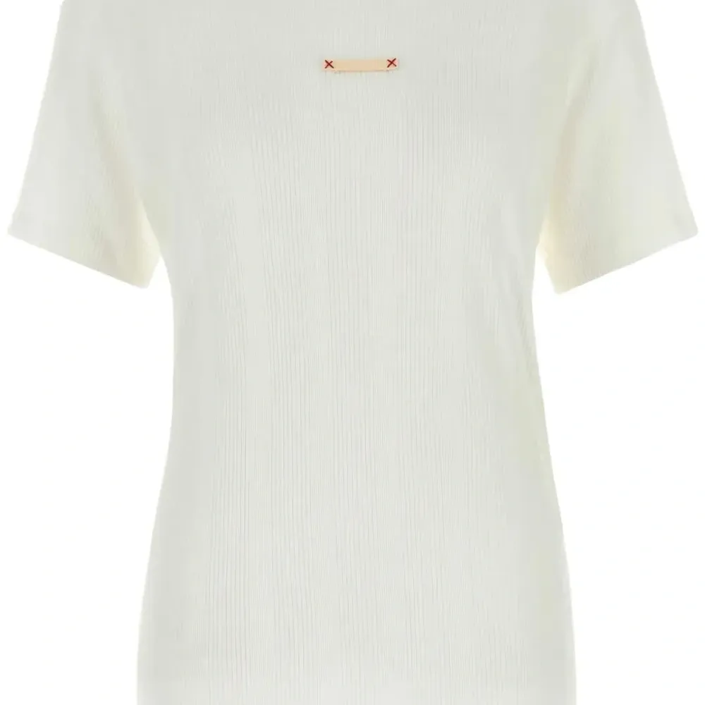 Футболка с нашивкой-логотипом