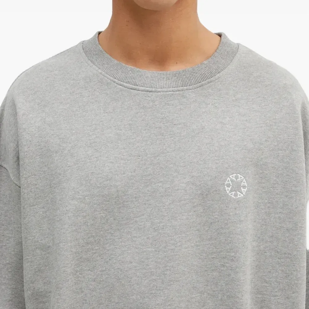 Толстовка с вышивкой