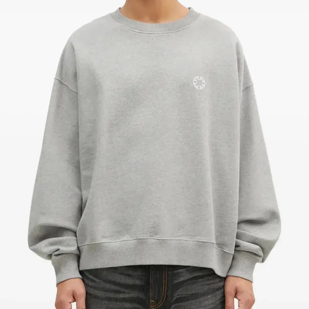 Толстовка с вышивкой