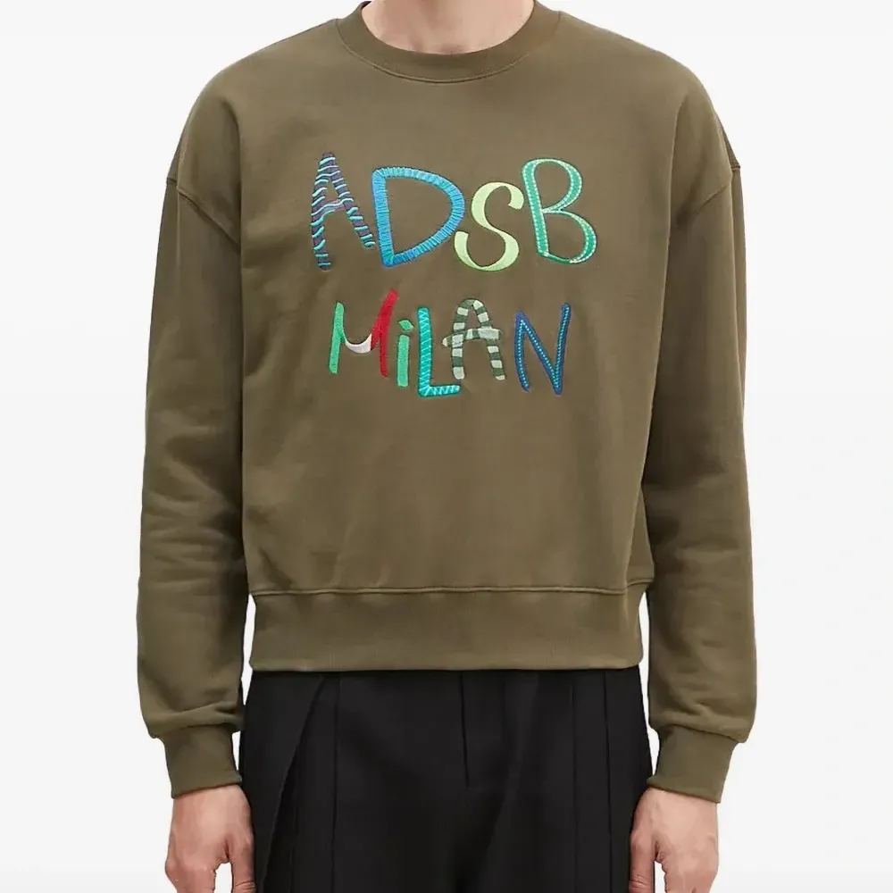 Толстовка с вышивкой