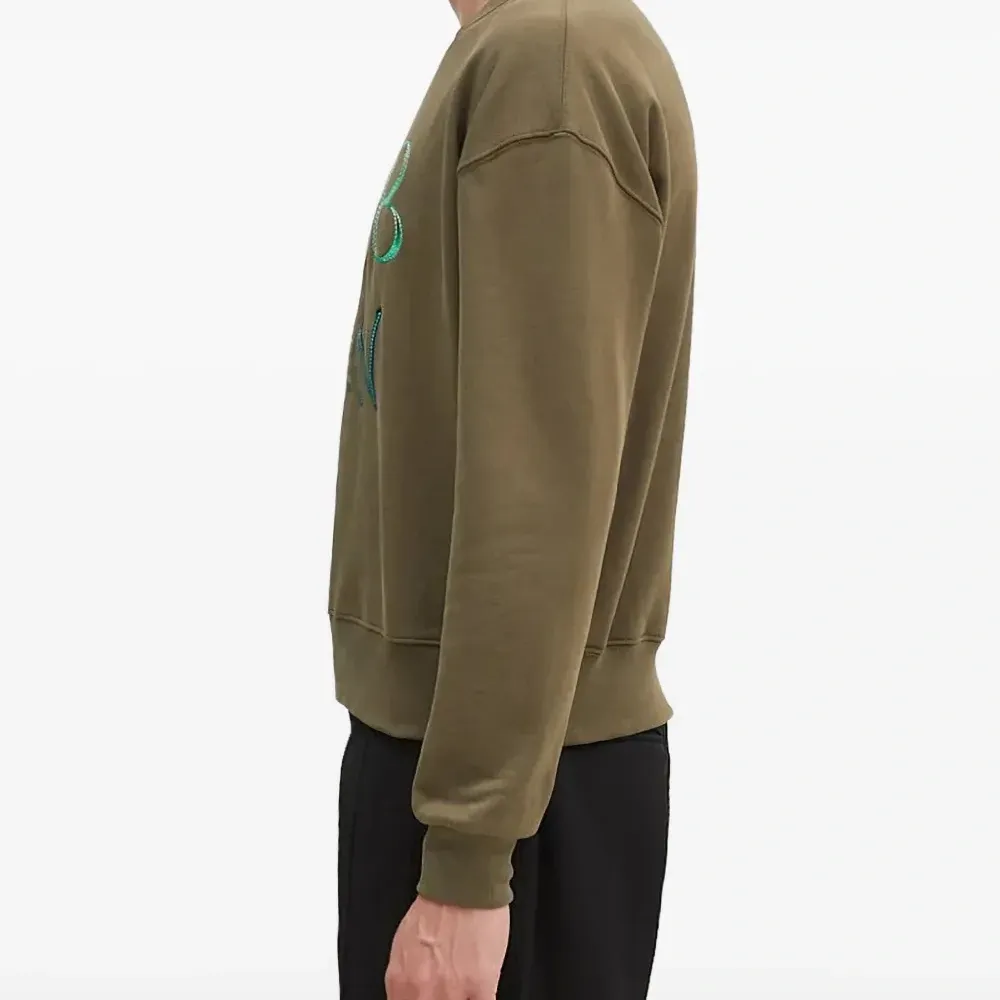 Толстовка с вышивкой