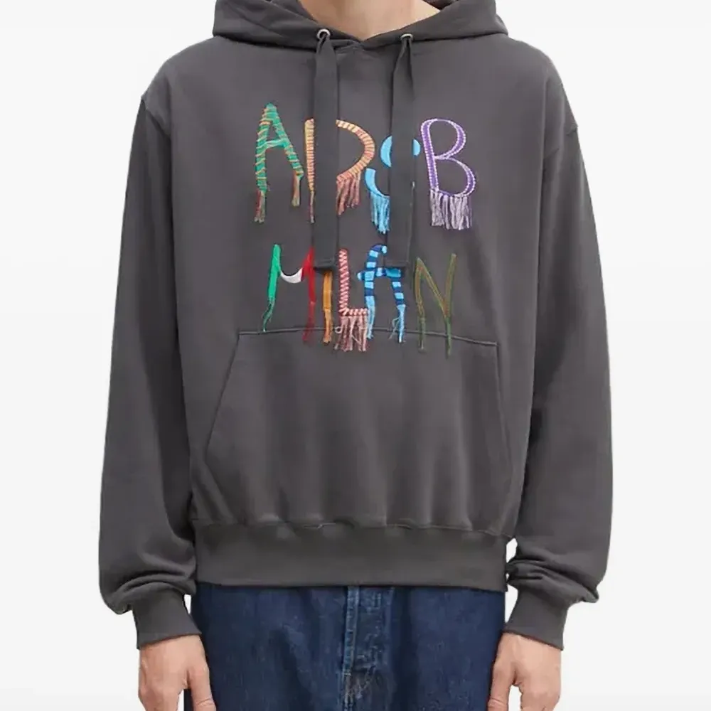 Худи с вышитым логотипом