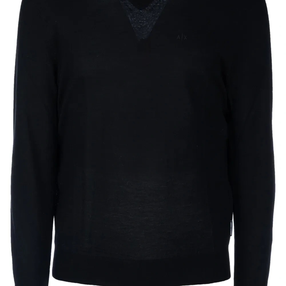 Свитер с круглым вырезом