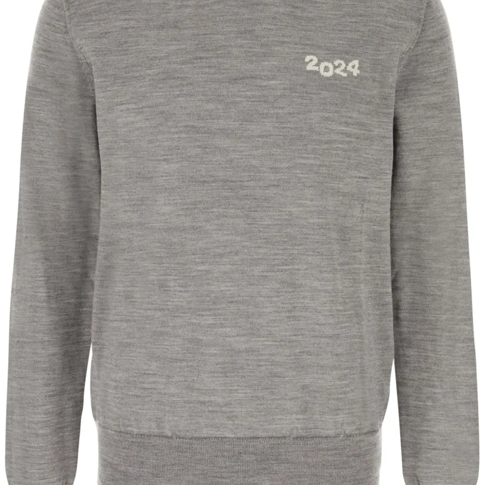 Шерстяной свитер