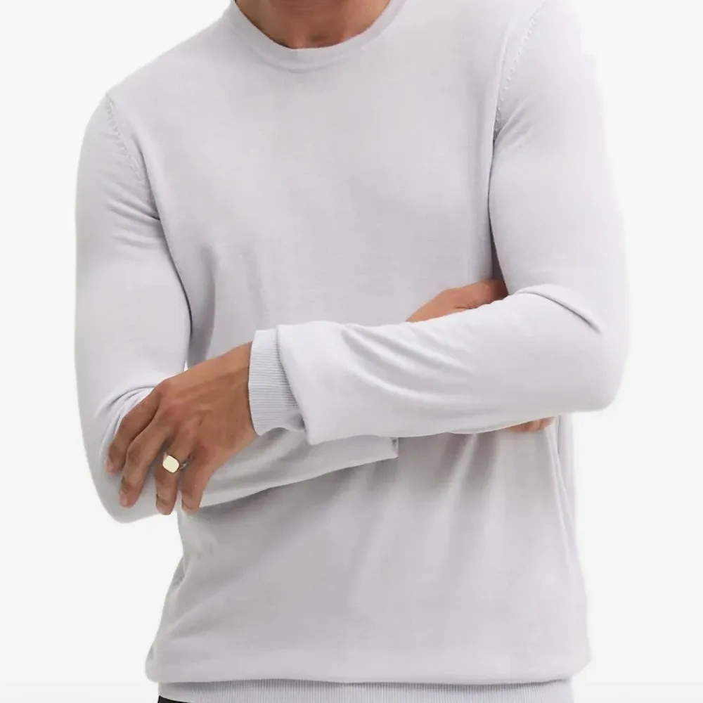 Свитер с круглым вырезом