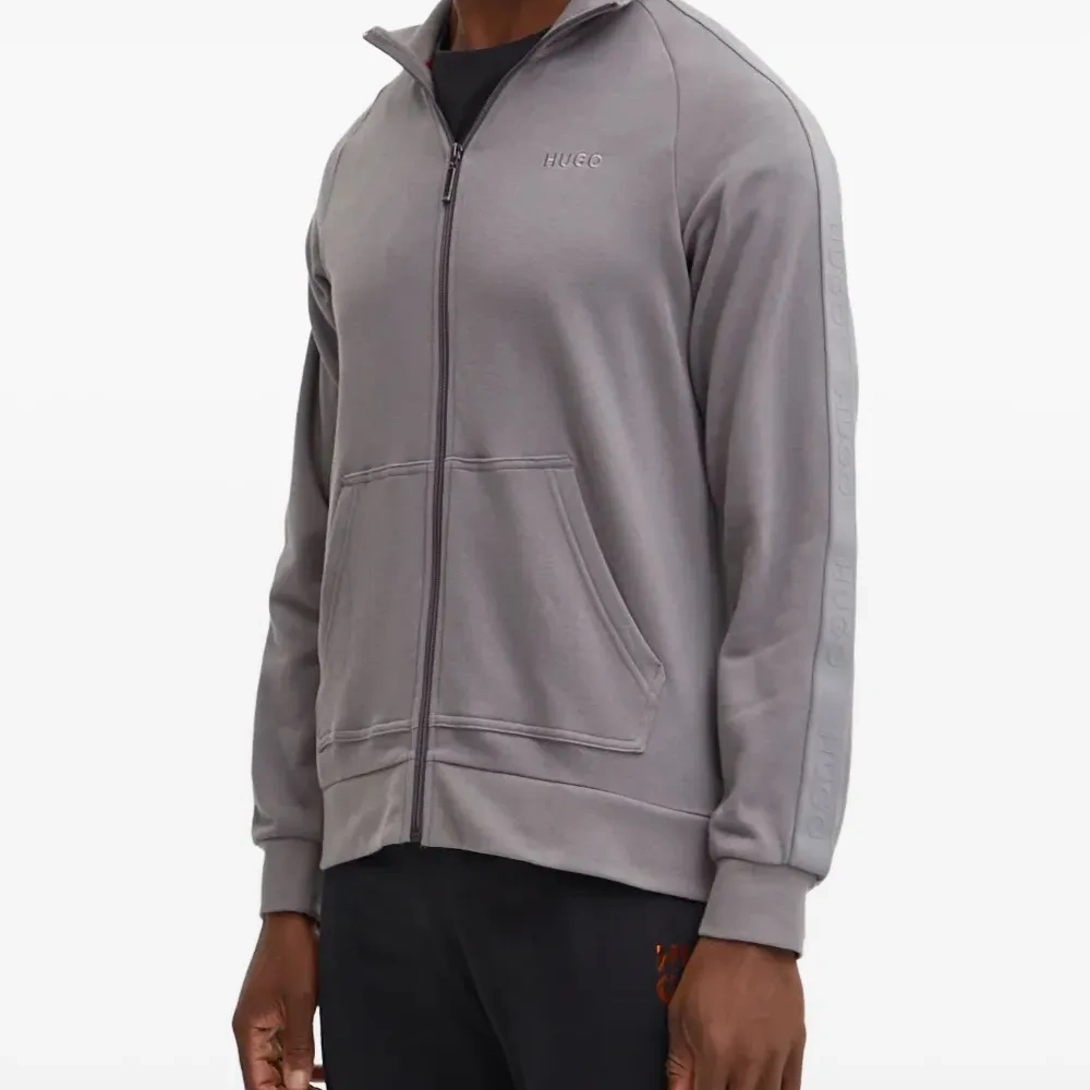 Толстовка с рукавами реглан