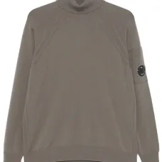 Свитер с высоким воротником