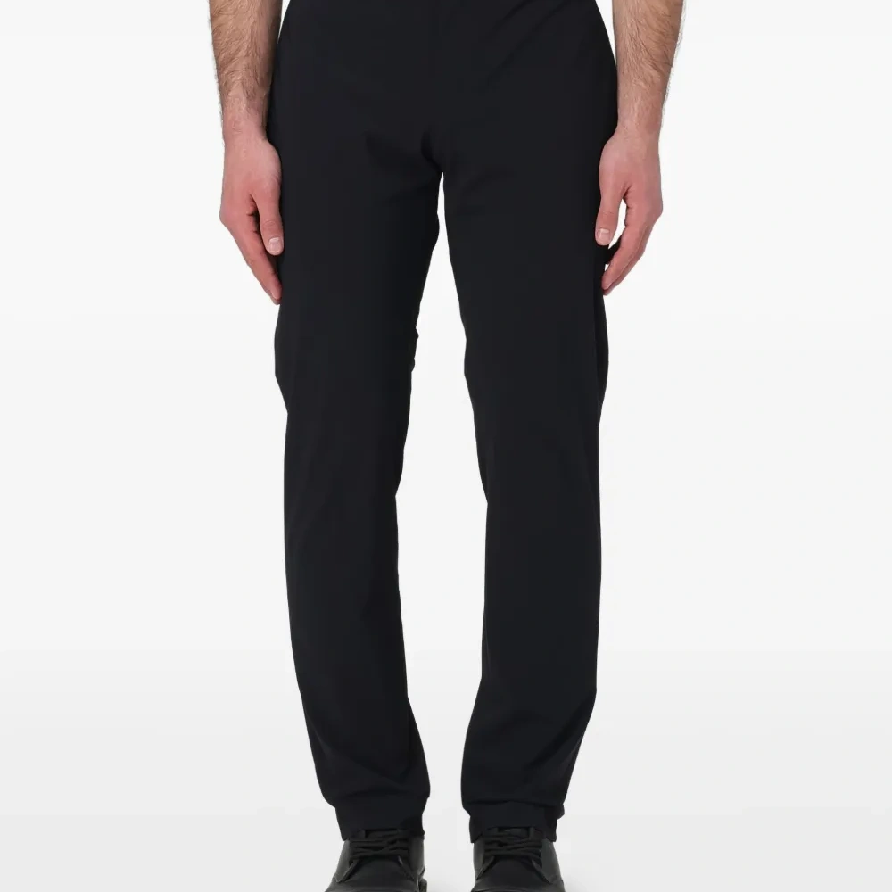 Брюки чинос с карманами