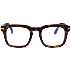 Очки в квадратной оправе