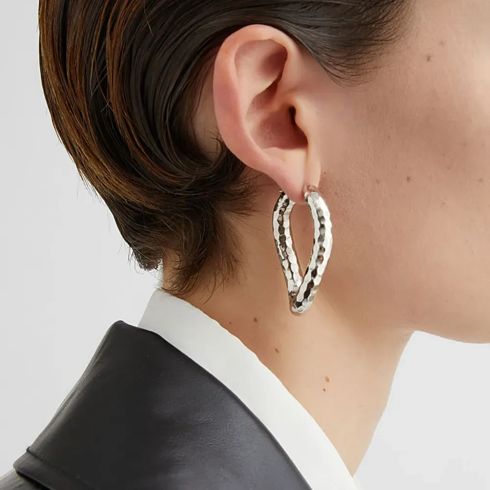 Серьги-кольца с эффектом чеканки