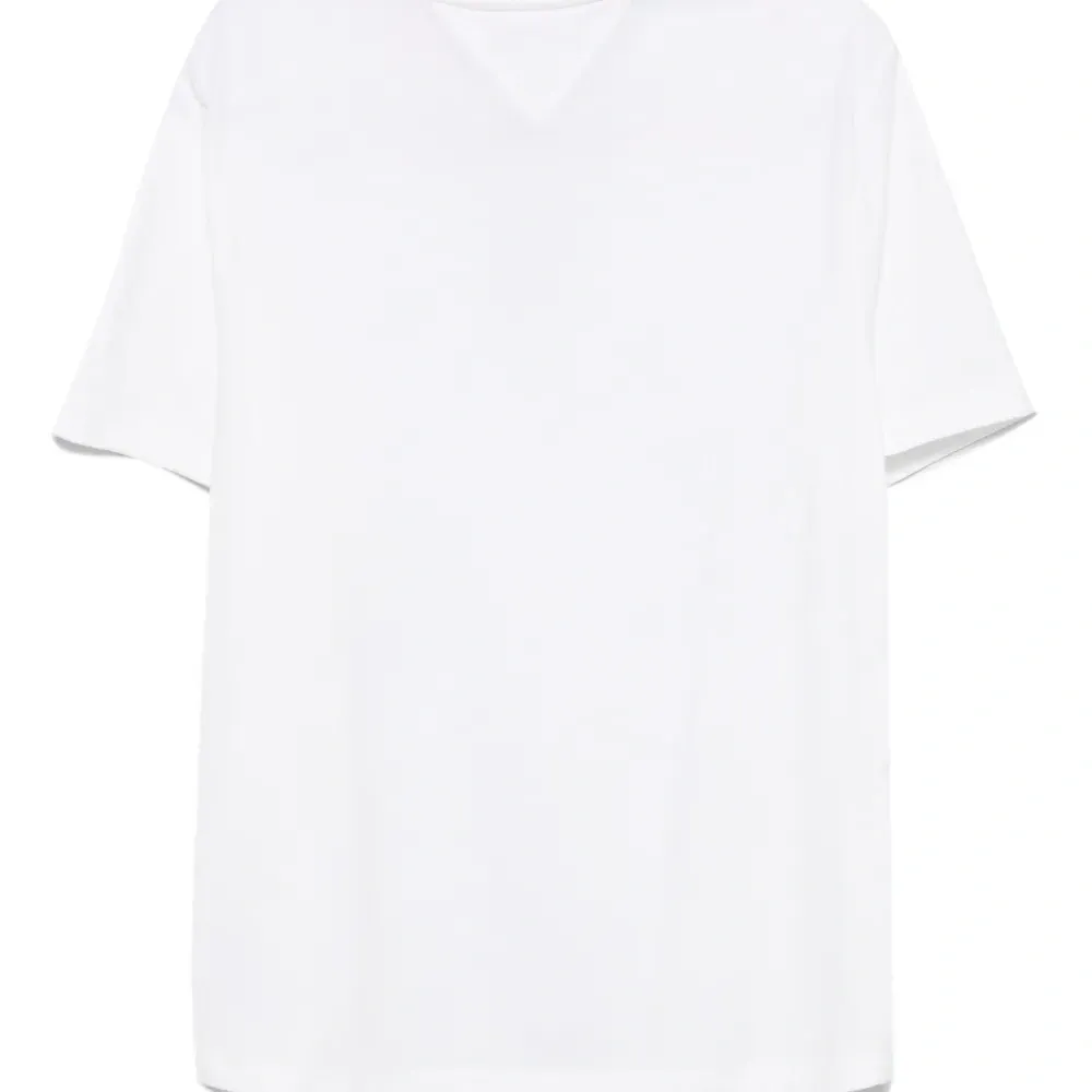 Футболка с вышитым логотипом Футболка с вышитым логотипом