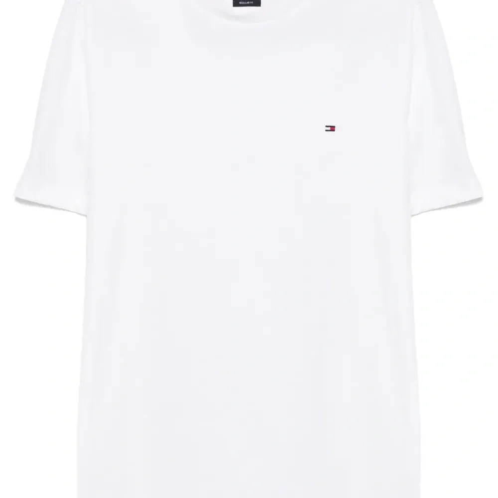 Футболка с вышитым логотипом Футболка с вышитым логотипом