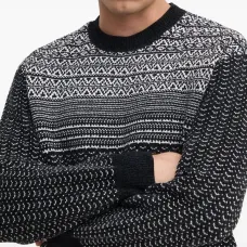Свитер с узором и круглым вырезом