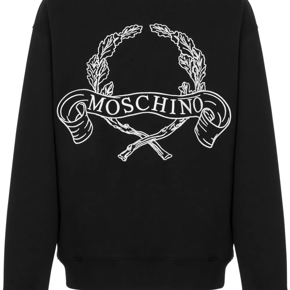 Толстовка с вышитым логотипом