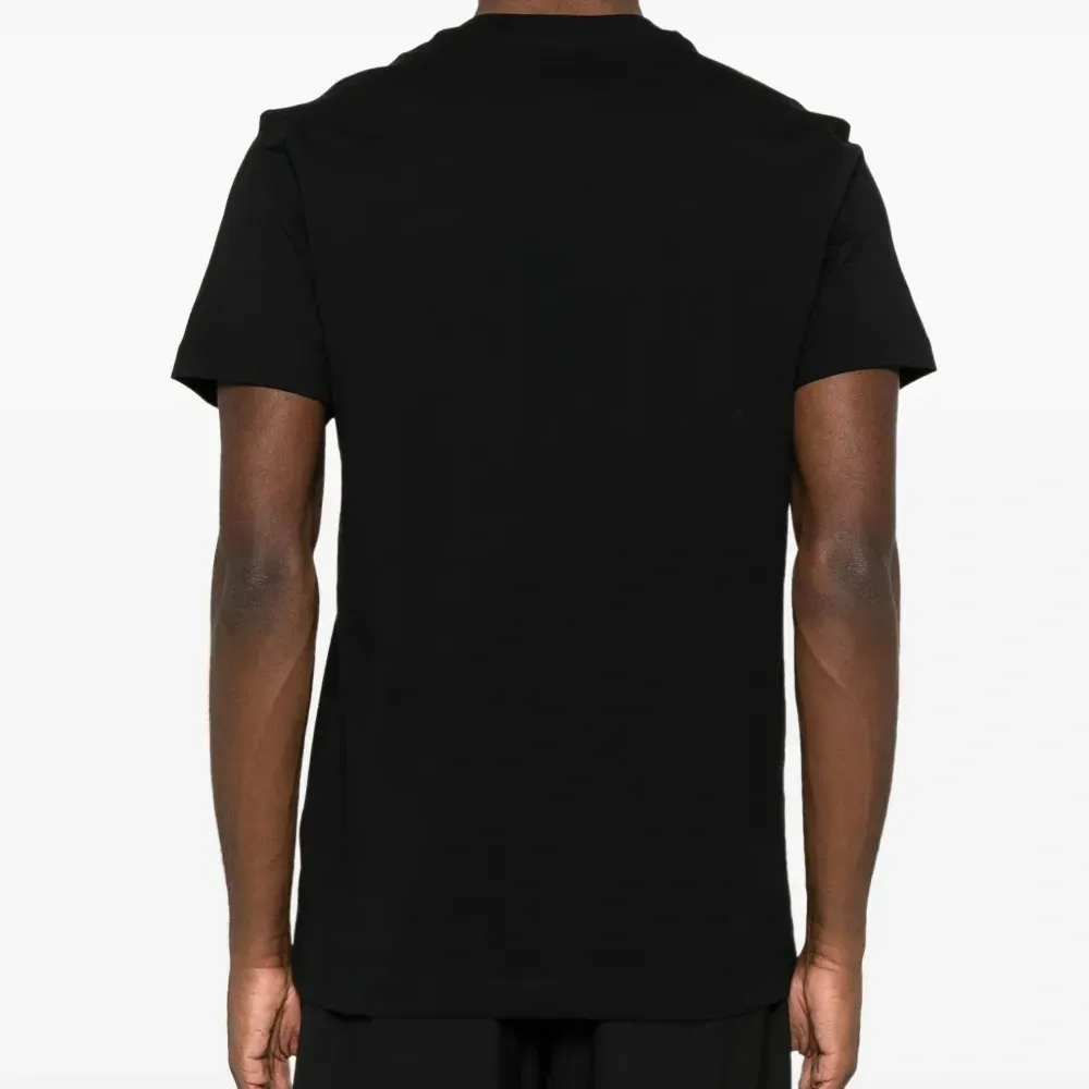 Футболка с вышитым логотипом