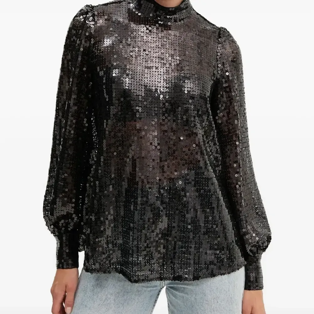 Блуза Whitney с высоким воротом и пайетками