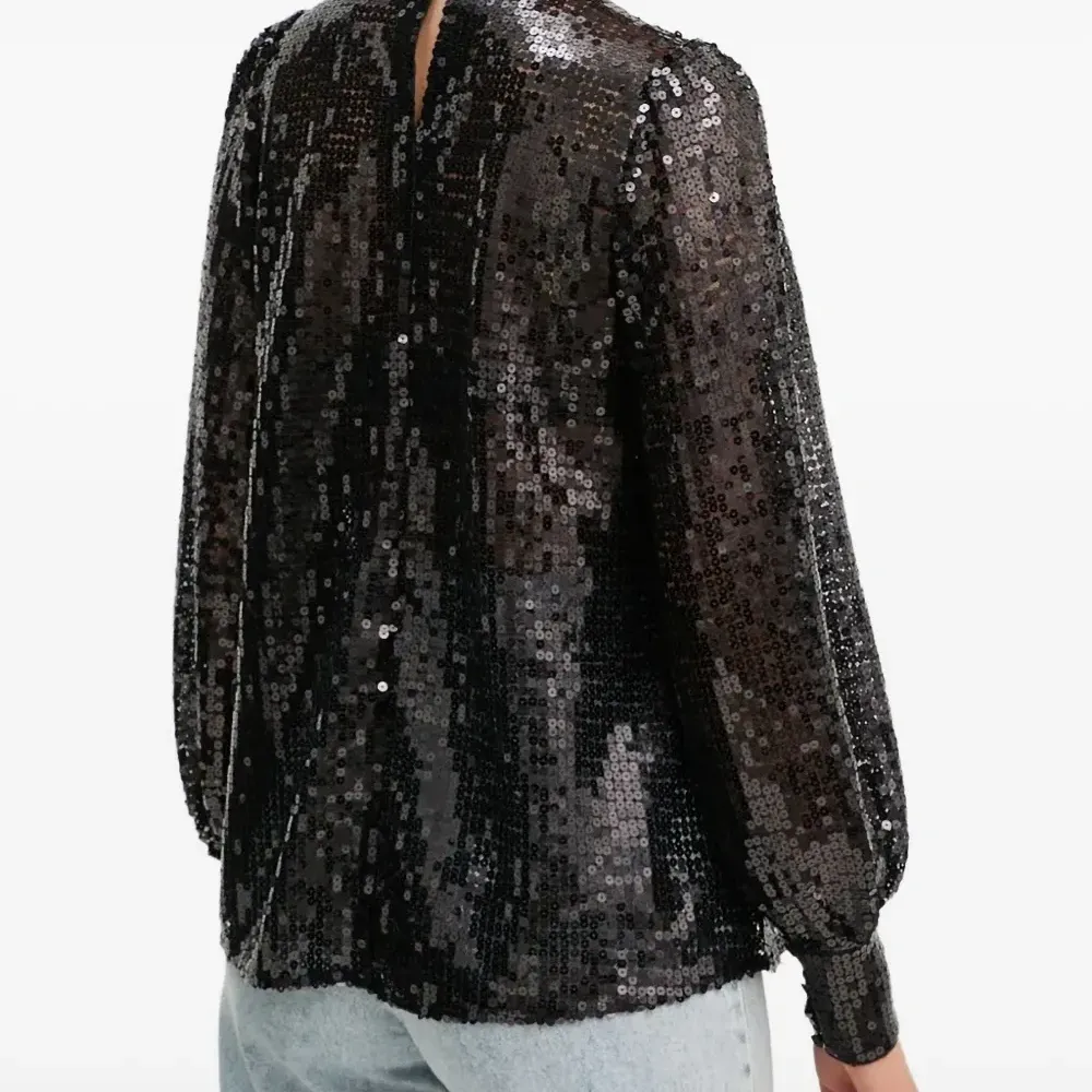 Блуза Whitney с высоким воротом и пайетками