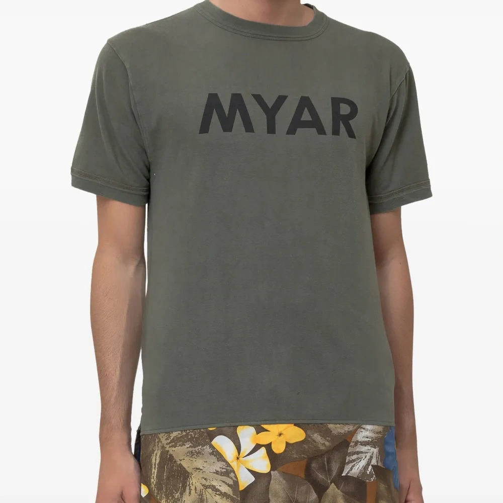 Футболка с логотипом