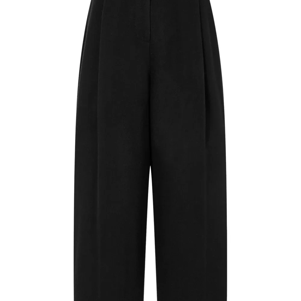 Брюки с защипами