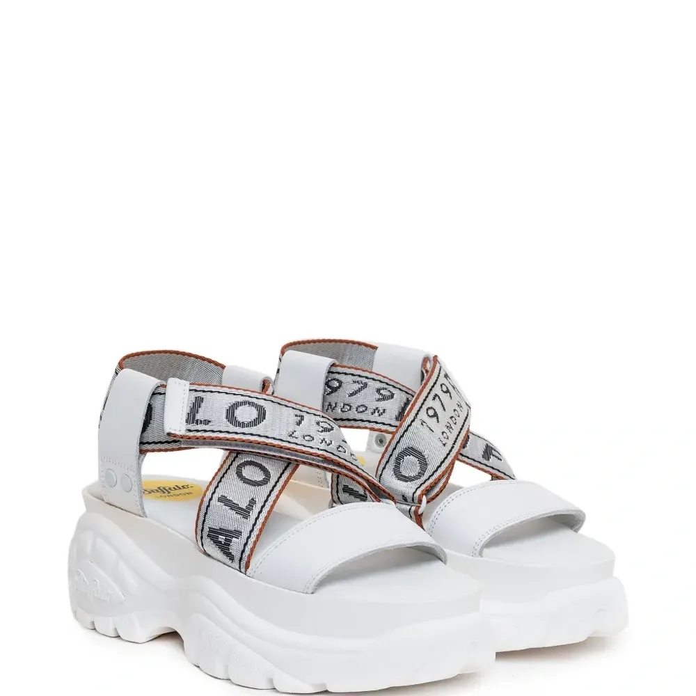 сандалии с логотипом