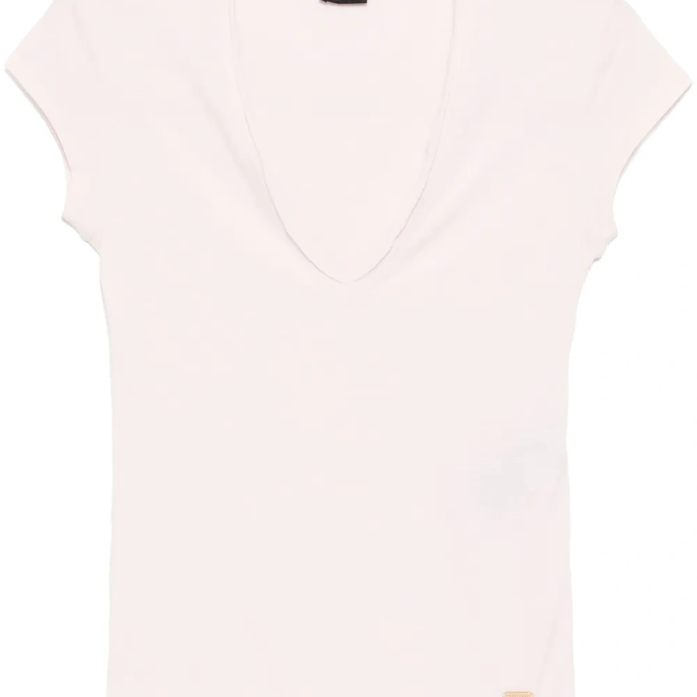 Футболка с V-образным вырезом