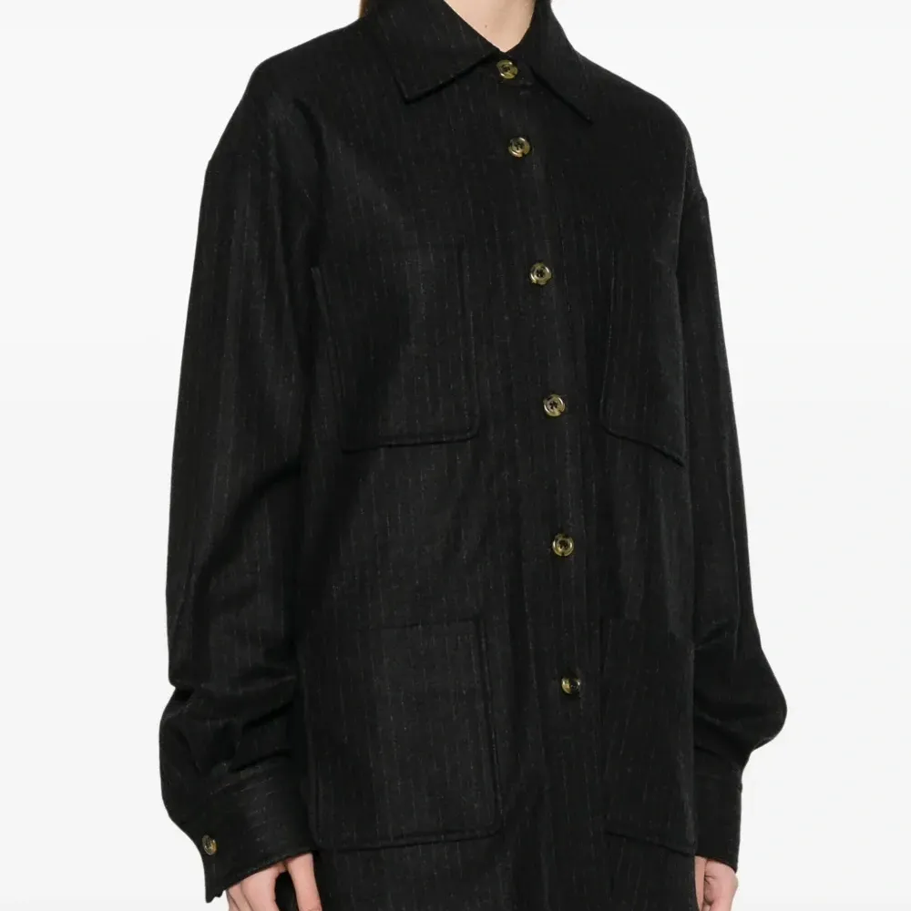 Рубашка в тонкую полоску Рубашка в тонкую полоску