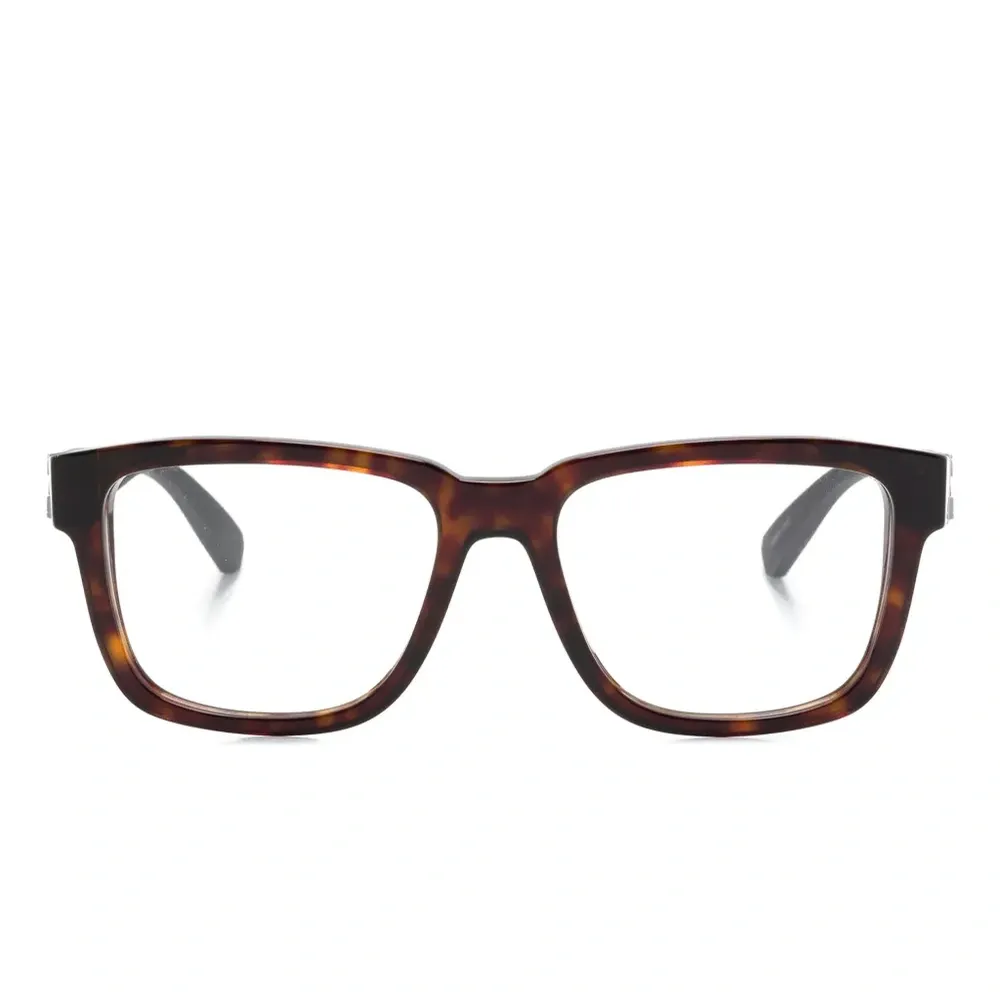 Очки в квадратной оправе