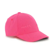 Кепка с тисненым логотипом