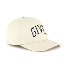 Кепка с вышитым логотипом Кепка с вышитым логотипом