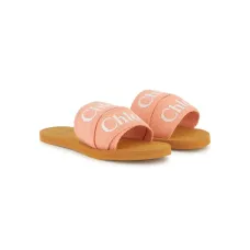 Шлепанцы с логотипом